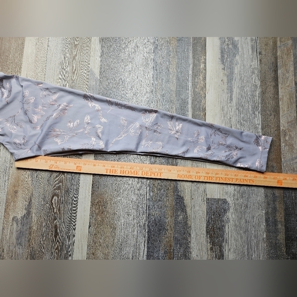 Tail Leggings Women's XS Dusty Lavender color with Metallic floral Leaves - Picture 8 of 13